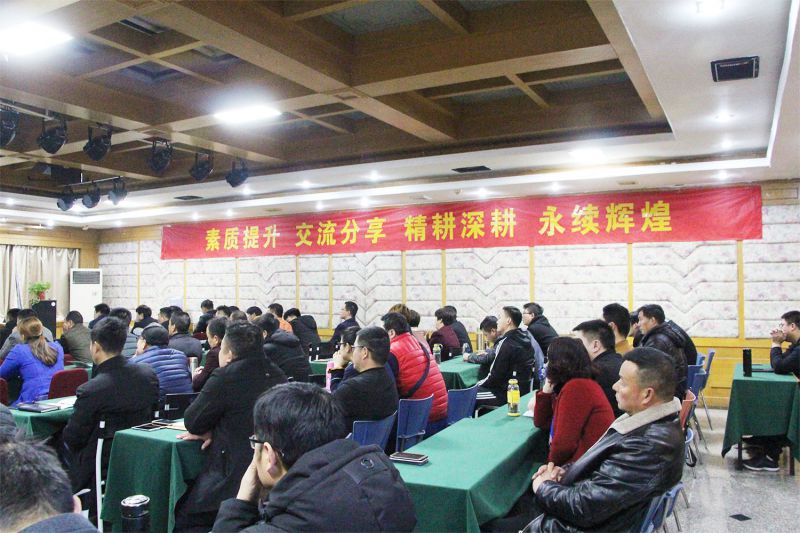 長(zhǎng)刀駿馬颯踏山川，智勇毅堅(jiān)誓創(chuàng)輝煌